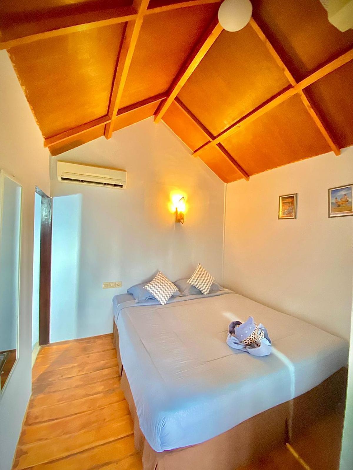 Poetri Bungalow & Restaurant Сенару Экстерьер фото