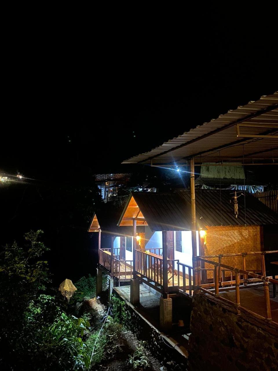 Poetri Bungalow & Restaurant Сенару Экстерьер фото